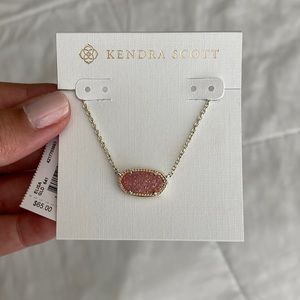 Kendra Scott Elisa gold pendant necklace in Coral